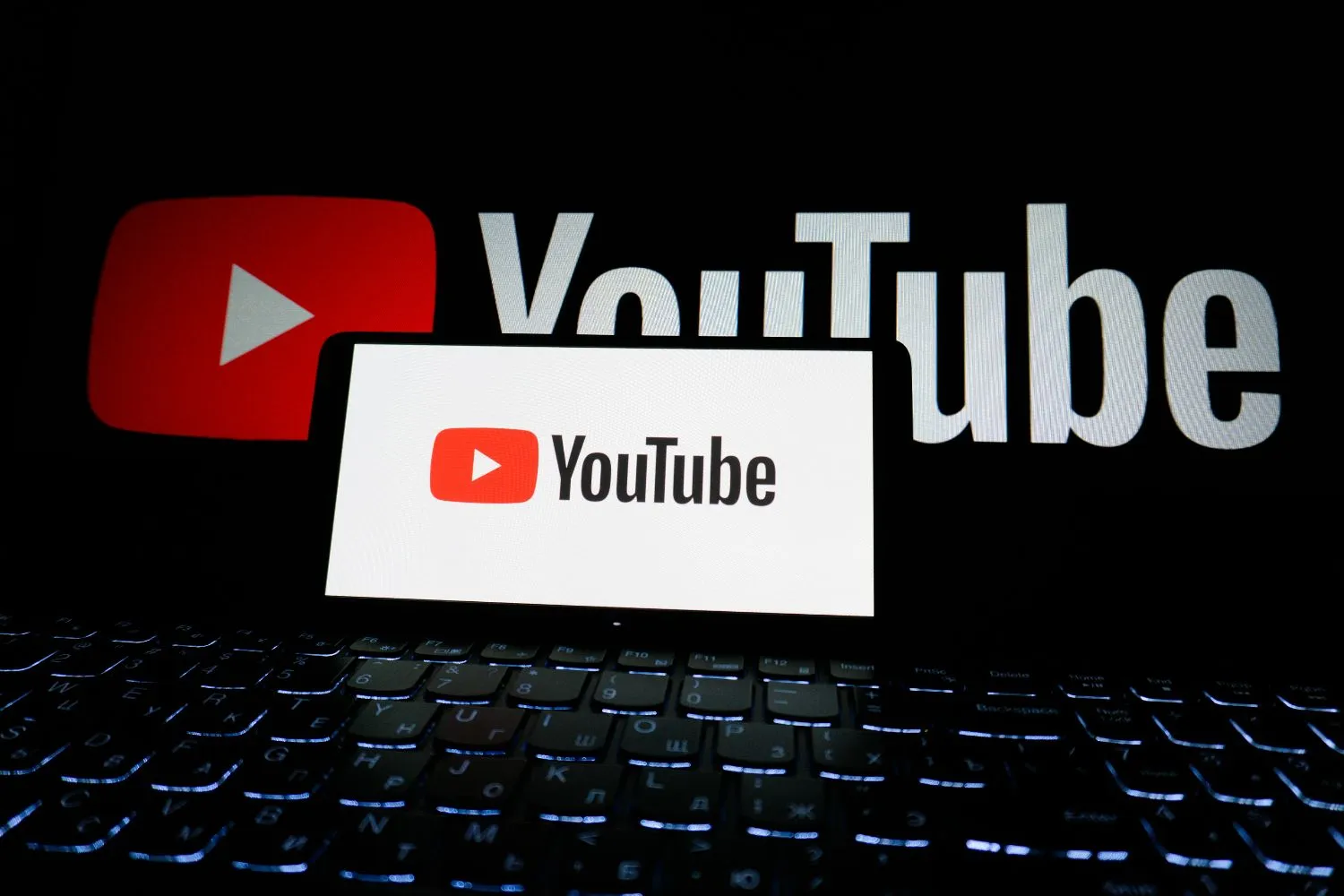 YouTube estende il rilevamento deepfake AI a tutti gli utenti adulti: come funziona la protezione contro l’uso non autorizzato del volto