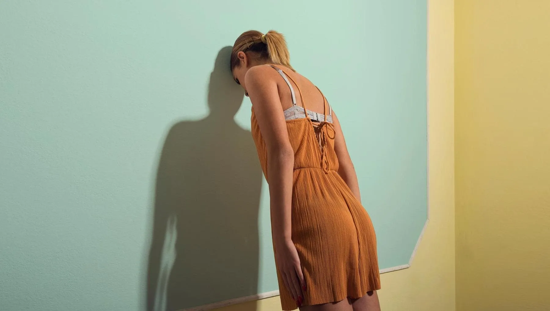 Depressione, un paziente su due è donna: ma le terapie restano 'a misura’ di uomo