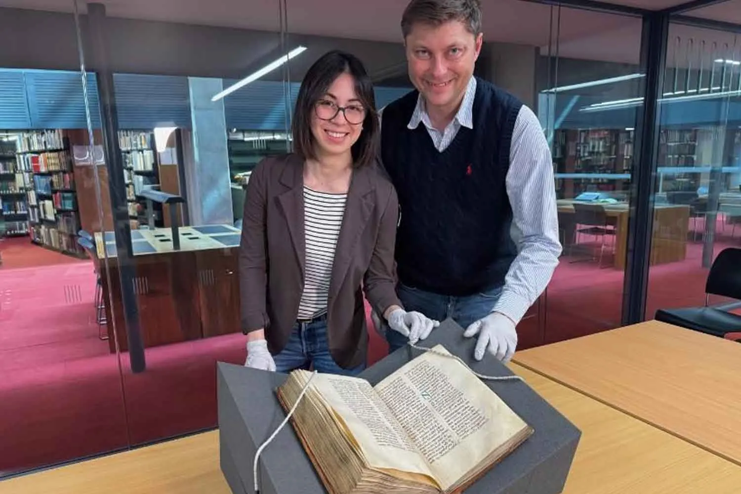 Ritrovata la prima poesia mai scritta in inglese: era in un manoscritto medioevale nascosto in una biblioteca di Roma