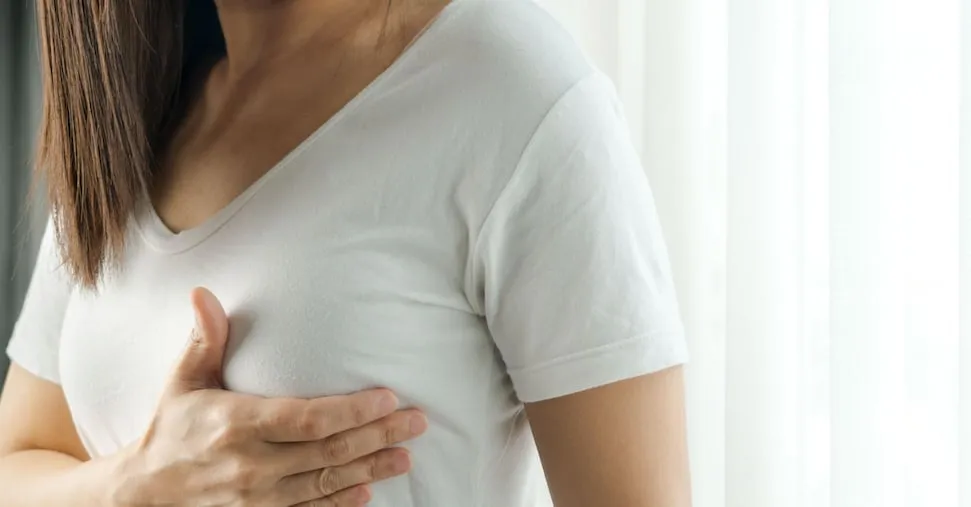 Il tumore del seno cresce nelle under 40: perché servono cure su misura a ogni età