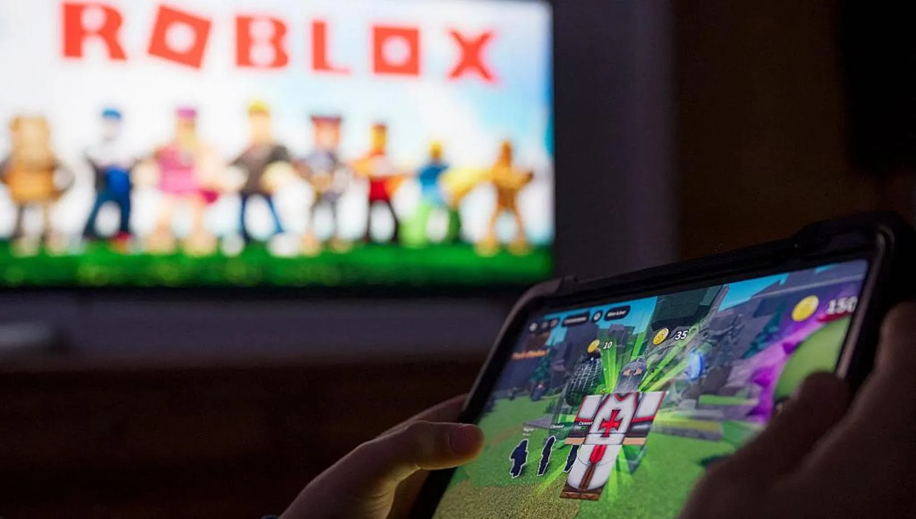 Un finto “trucco” per Roblox installa uno spyware che accede a webcam e wallet