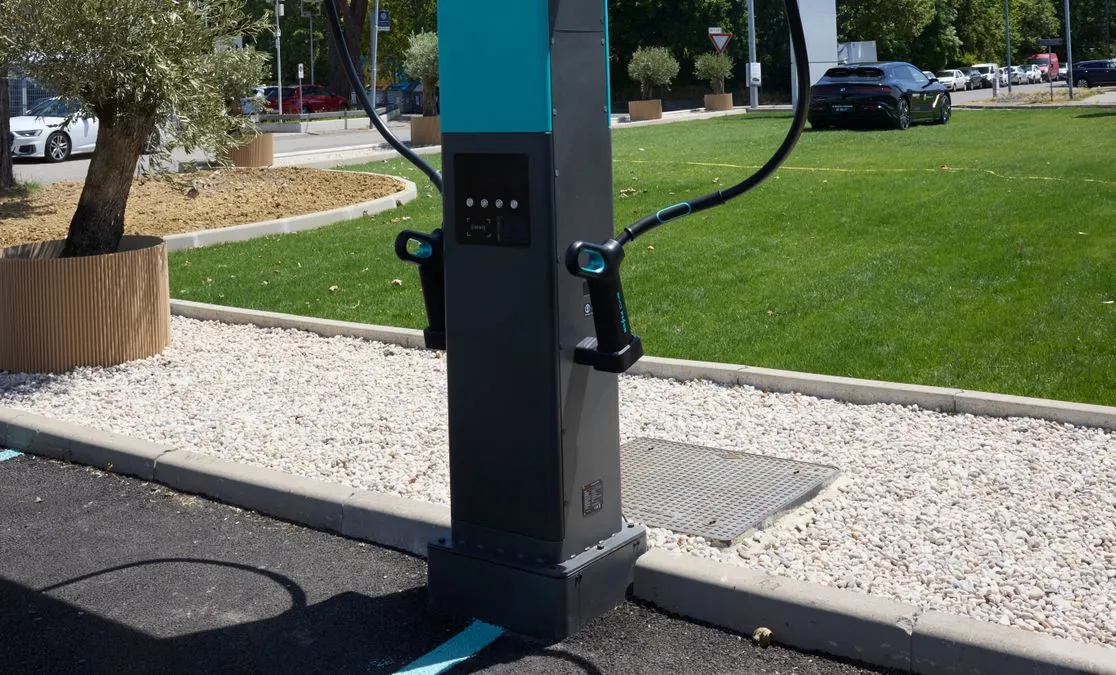 BYD Flash Charging: a Bologna la prima stazione da 1,5 MW in Italia - HDmotori.it