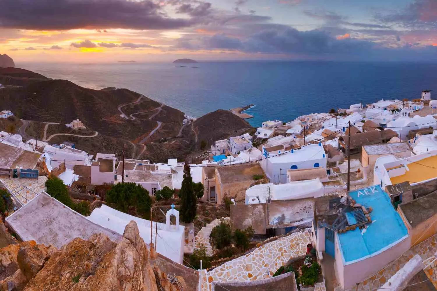 L'isola delle Cicladi a 90 minuti da Santorini dove il turismo di massa non è ancora arrivato