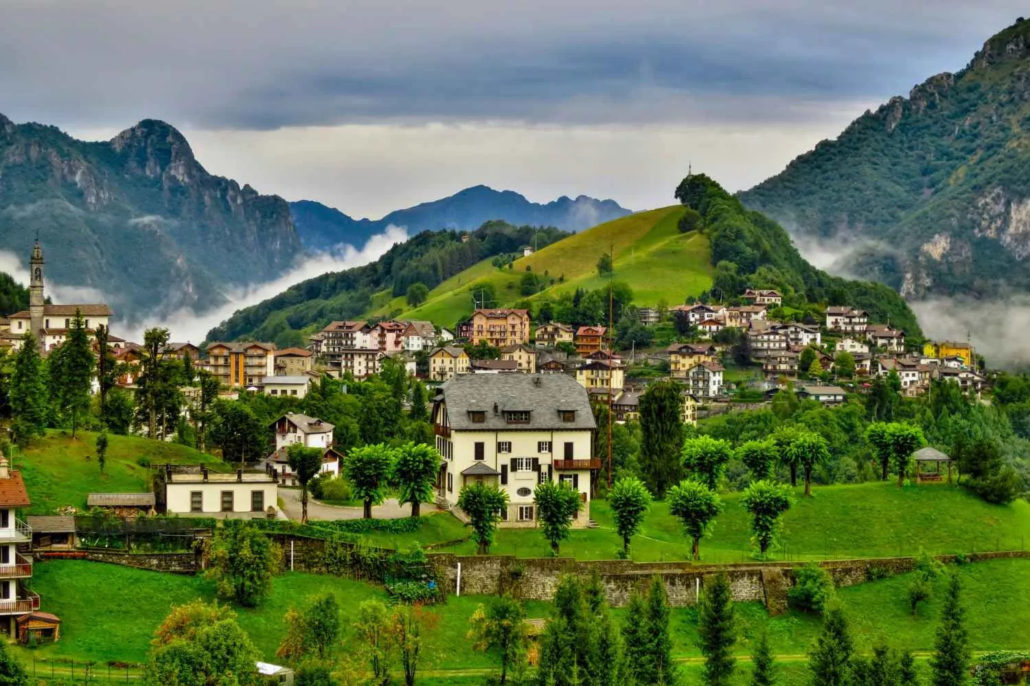 Oltre il Colle: a un'ora da Milano c'è un borgo fresco incastonato fra le montagne (dove rifugiarsi nei giorni più caldi)