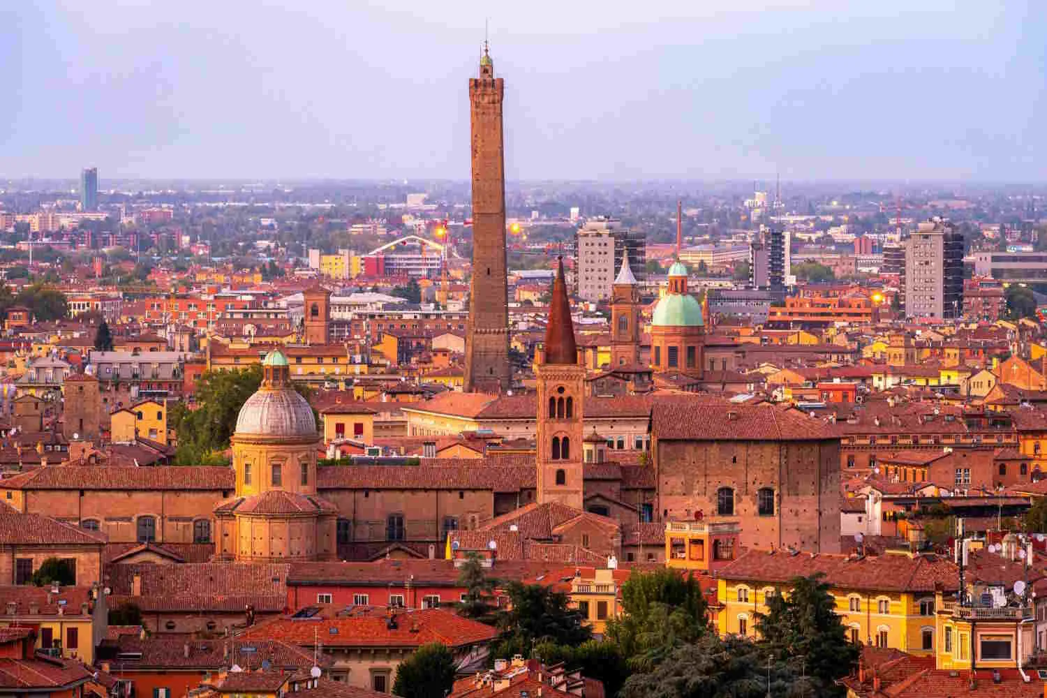 L'atmosfera accogliente di Bologna e dell'Emilia-Romagna: un weekend in assoluta libertà grazie a un'auto a noleggio