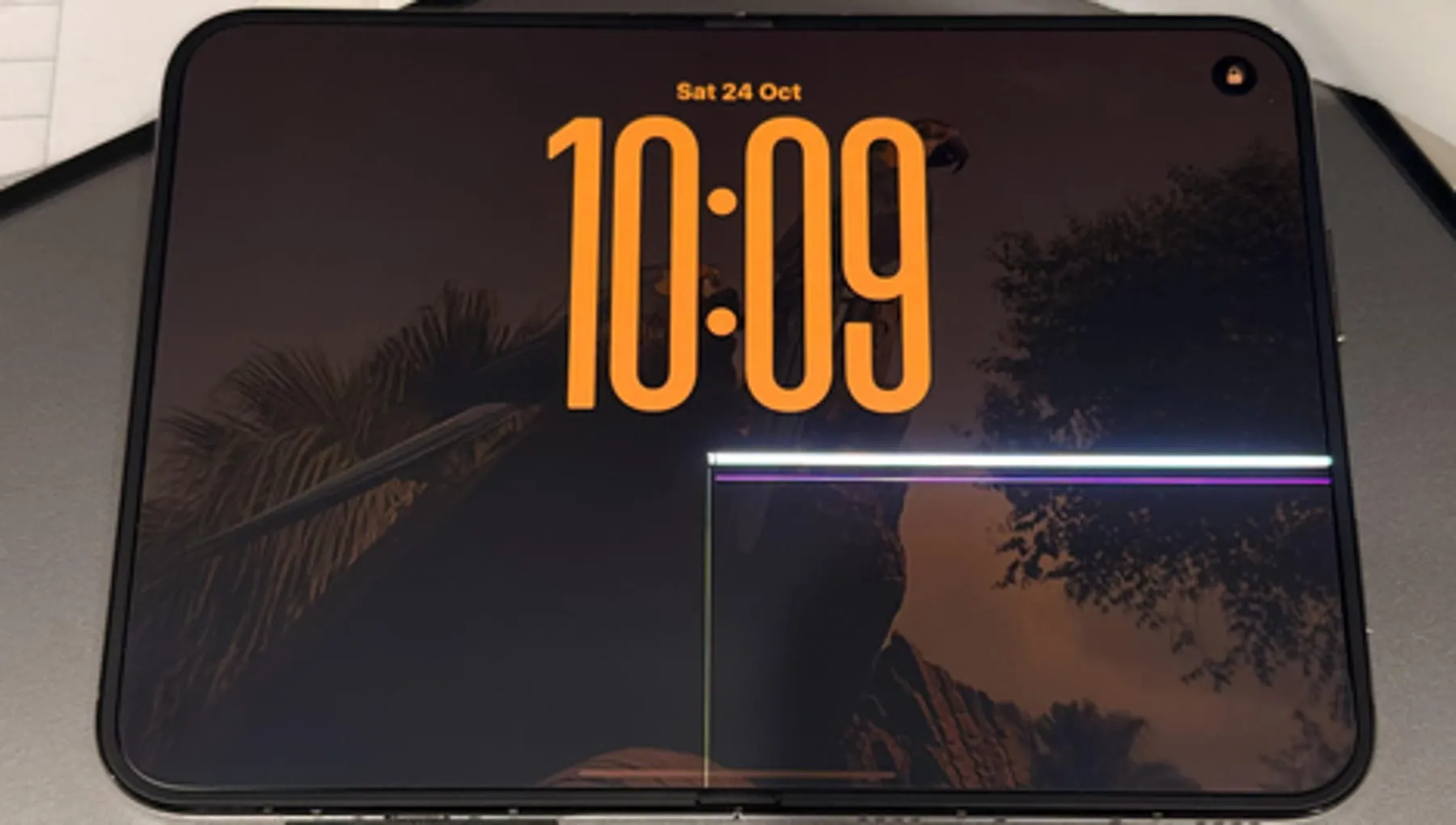 iPhone Duo, alcuni schermi si rompono tutti nello stesso punto: cosa sappiamo finora