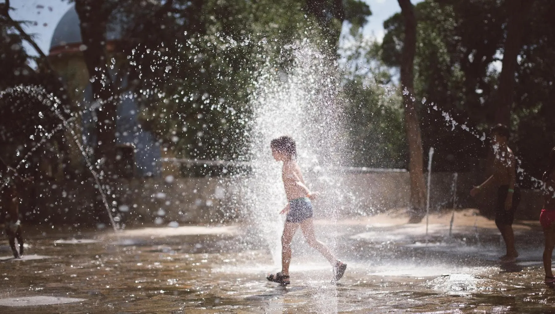Caldo torrido: i bambini i più esposti, a rischio la loro infanzia (e il loro futuro)