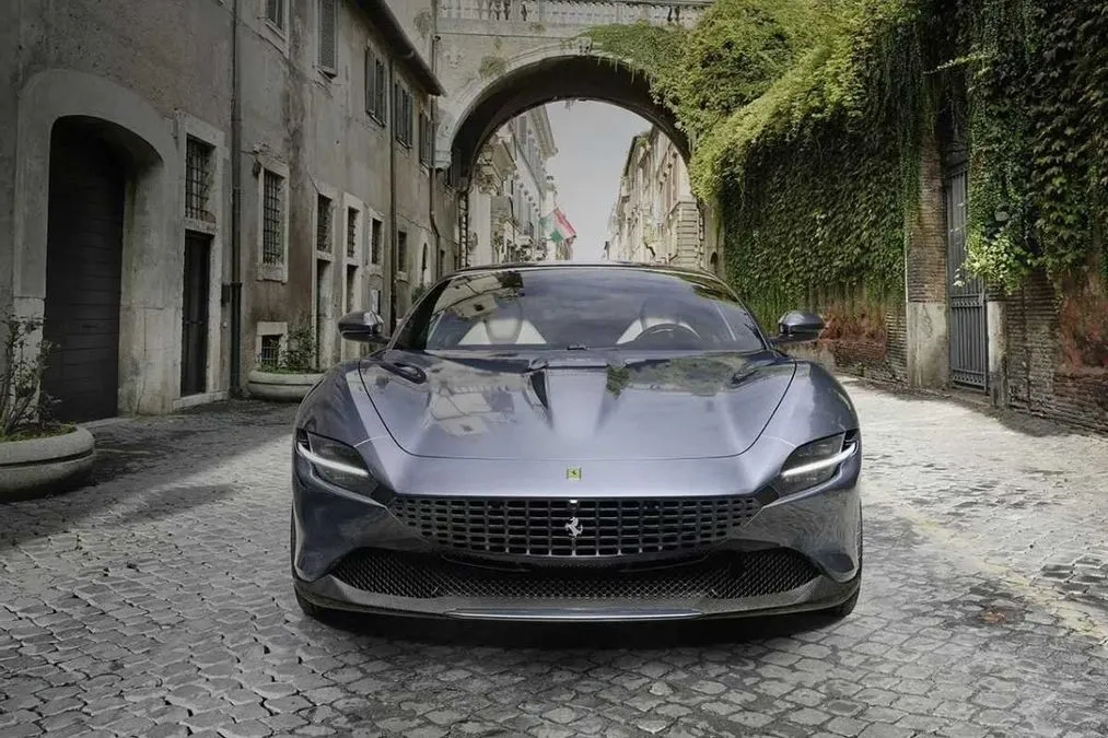 Abbandona una Ferrari Roma a un incrocio: mistero a Brescia - HDmotori.it