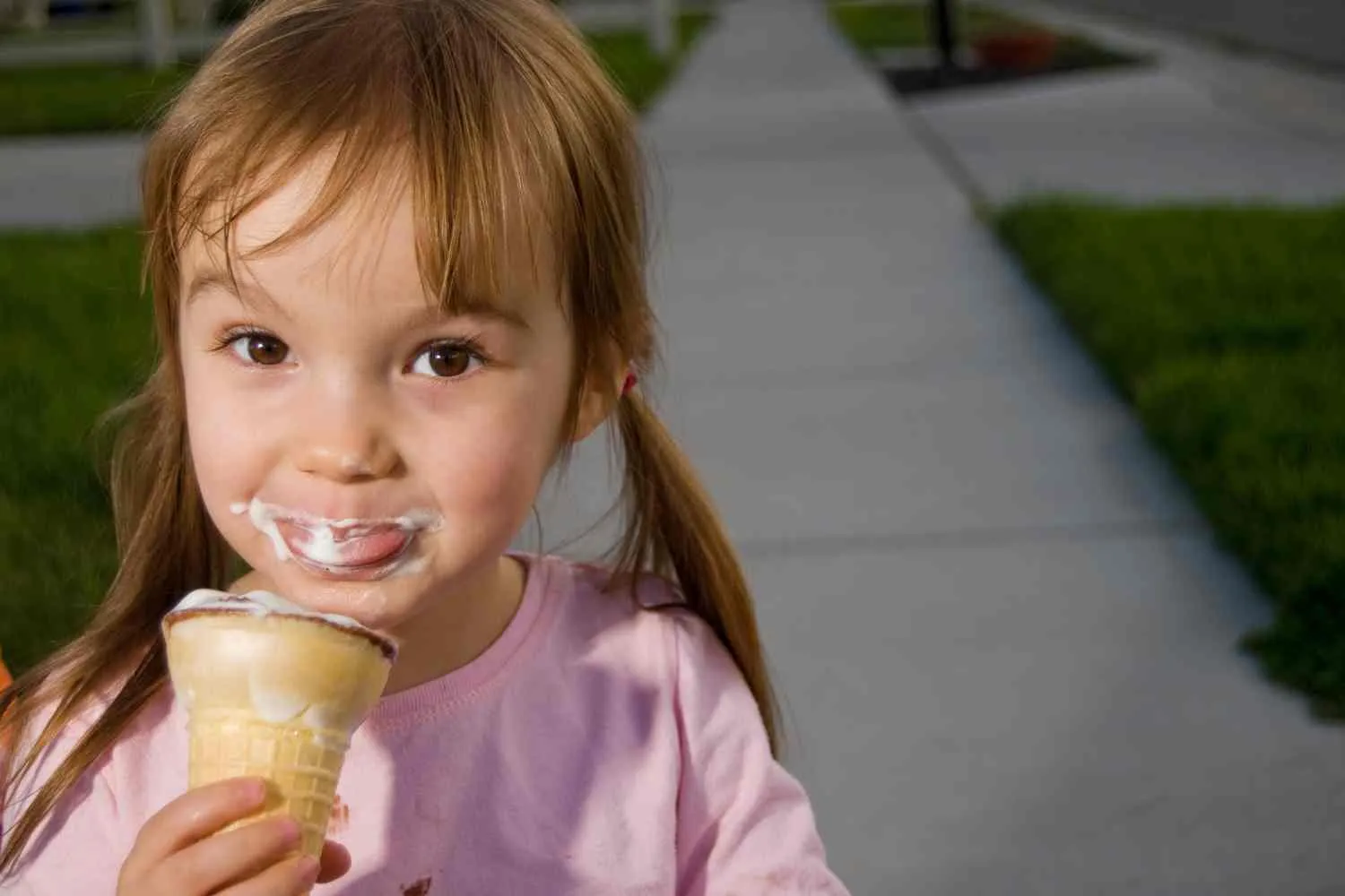 Cibo ed emozioni: se premi i tuoi figli con dolcetti e merendine non stai affatto facendo il loro bene