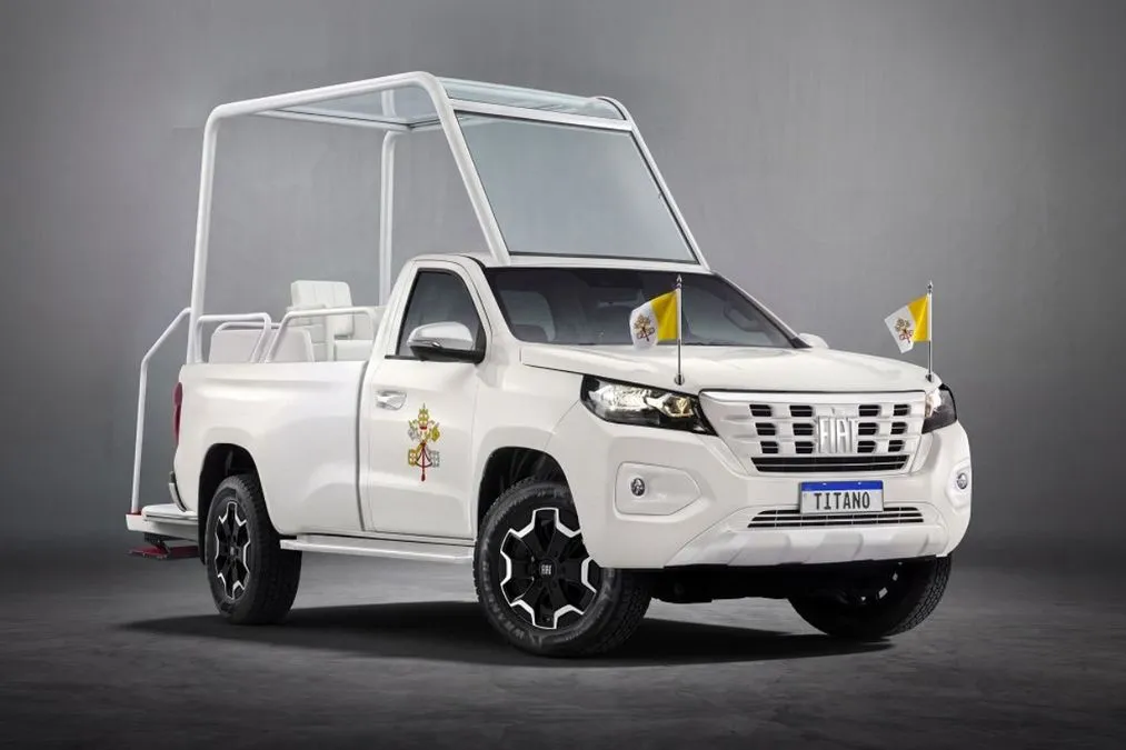 La Papamobile di Leone XIV è un pick-up FIAT: debutto in Sud America - HDmotori.it