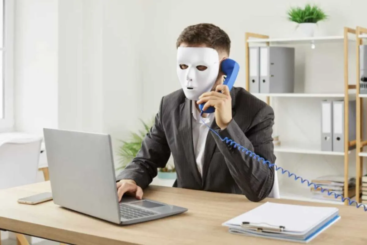 Ho risposto al telefono e mi hanno prelavato i soldi dal conto: non fare il mio errore, riconosci subito i numeri – Ecoblog