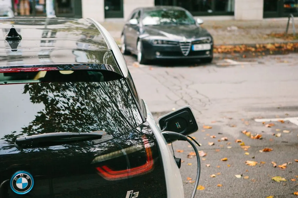 Solo l'1% di chi ha un'auto elettrica tornerebbe al motore a benzina - HDmotori.it