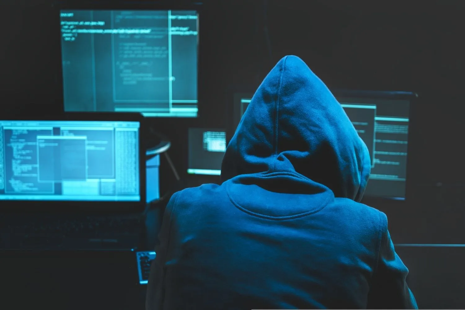 Revolut ha ceduto i dati di centinaia di clienti agli hacker: com'è avvenuta la truffa con una PEC falsa