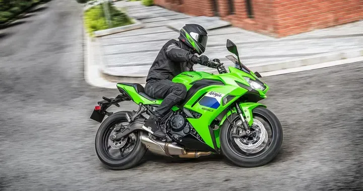 Kawasaki Ninja 650 cambia passo: freni radiali e più tecnologia - HDmotori.it