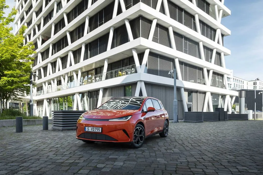 BYD sfida il caro carburante, vantaggi fino a 11.600 euro sulla gamma Super Ibrida DM-i - HDmotori.it
