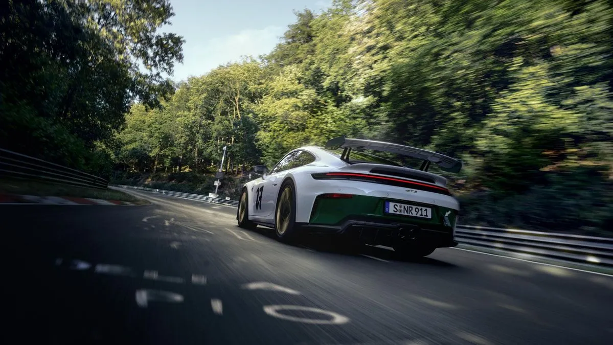 Porsche celebra i 100 anni del Nürburgring con una 911 a tiratura limitata - HDmotori.it