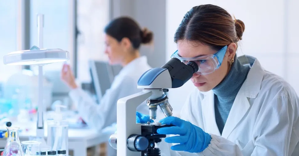 Invecchiamento: somministrata per la prima volta terapia che ringiovanisce le cellule