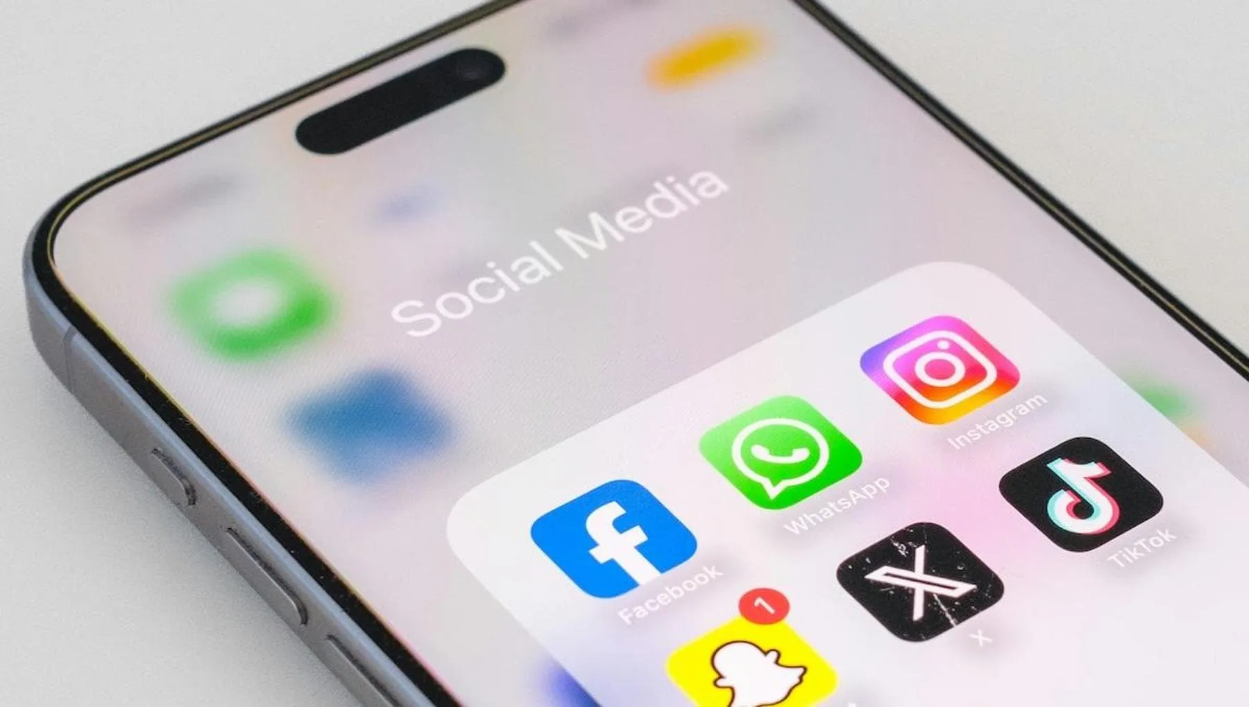 Il debutto precoce sui social ha un impatto negativo sul rendimento scolastico