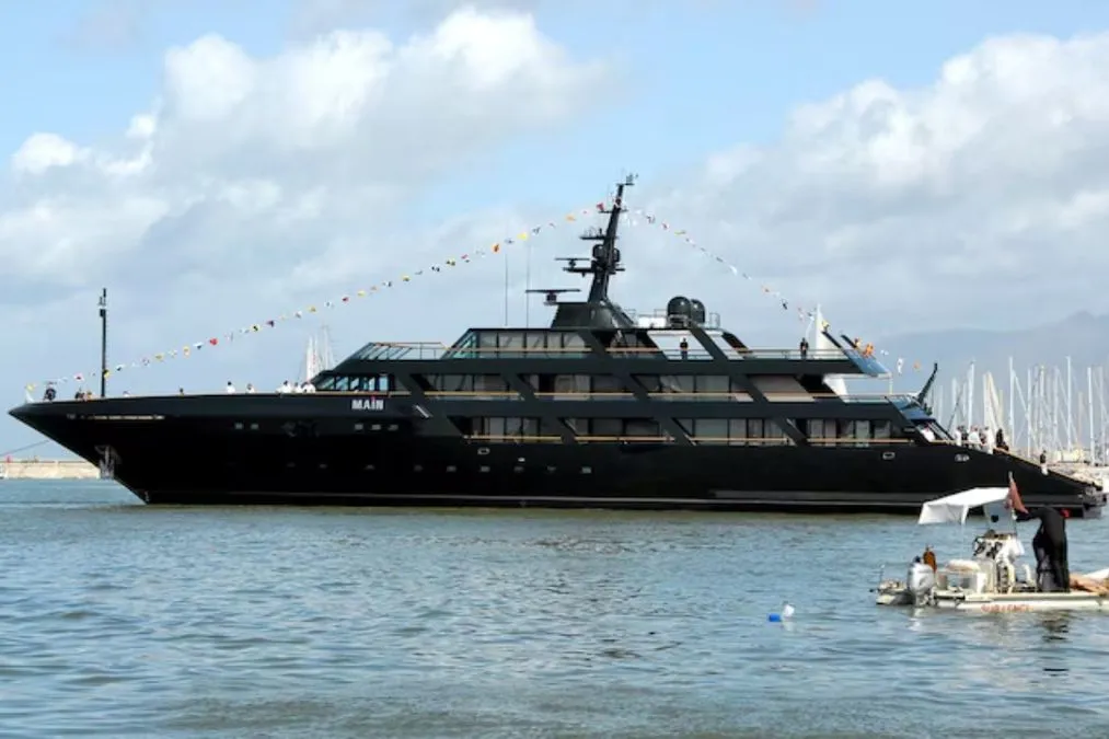 Armani, il suo yacht è in Toscana: quanto vale l’imbarcazione di 65 metri - HDmotori.it