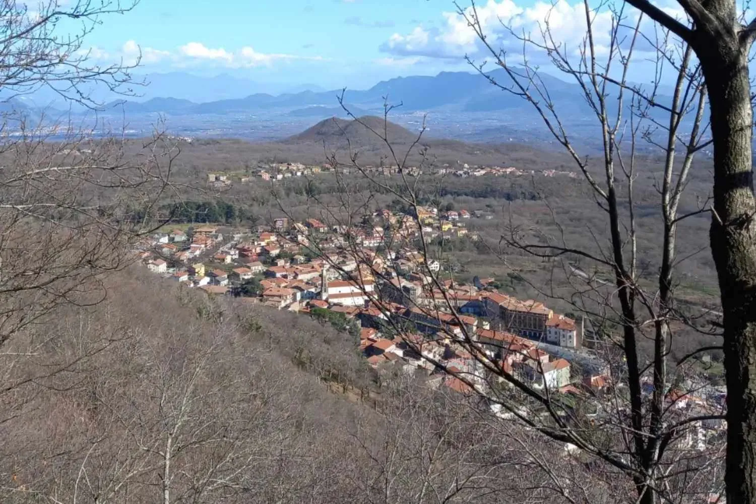 Roccamonfina, il borgo anti-caldo della Campania nato dal fuoco