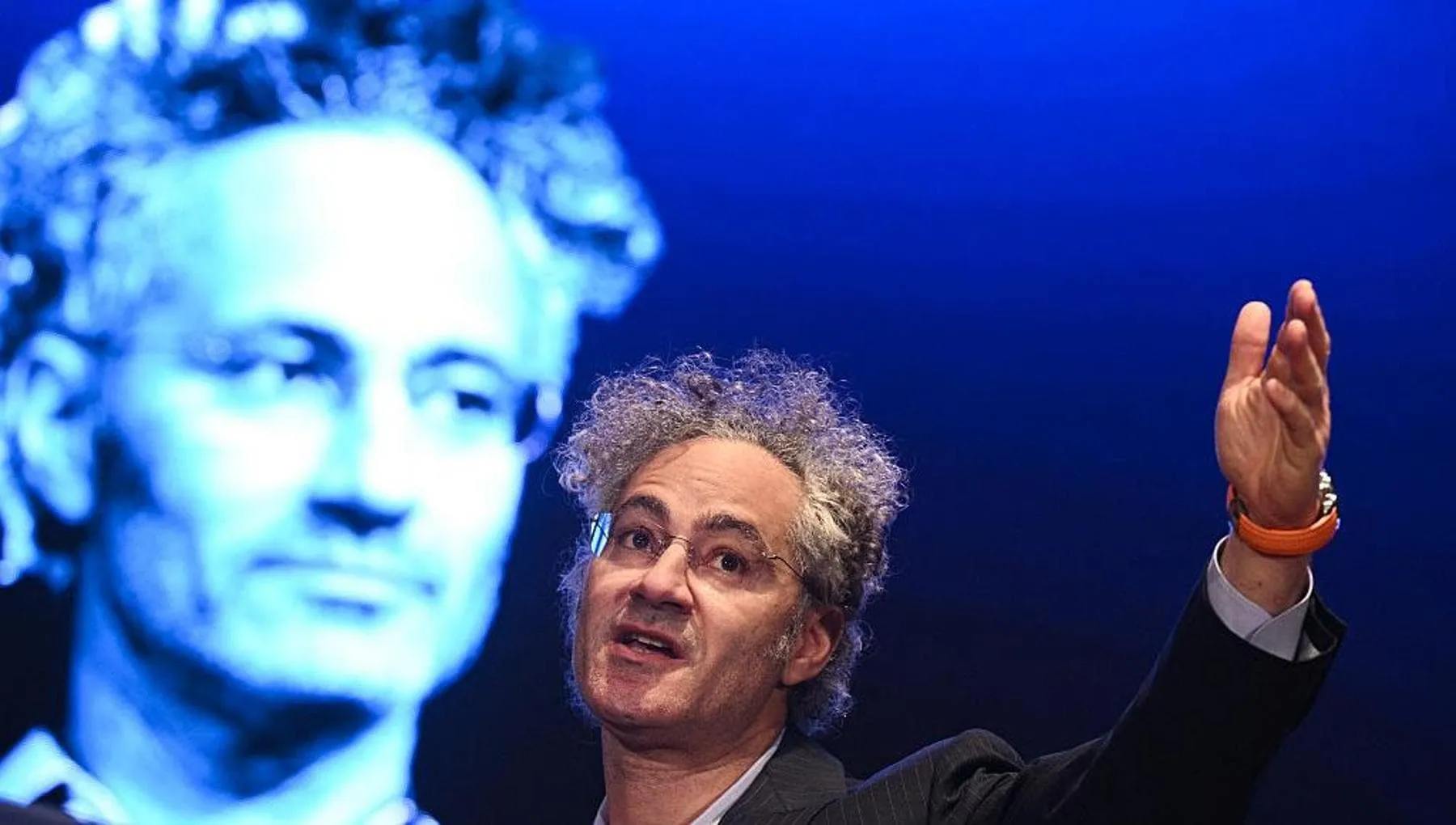 L’ira di Alex Karp, Ceo di Palantir, contro l'industria delle IA. Di cui fa parte a pieno titolo