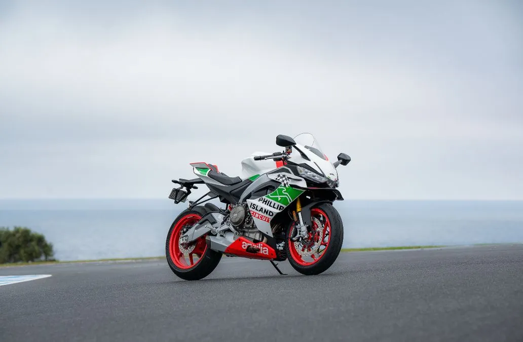 MotoGP, addio a Phillip Island: Aprilia risponde con una RS 660 speciale - HDmotori.it