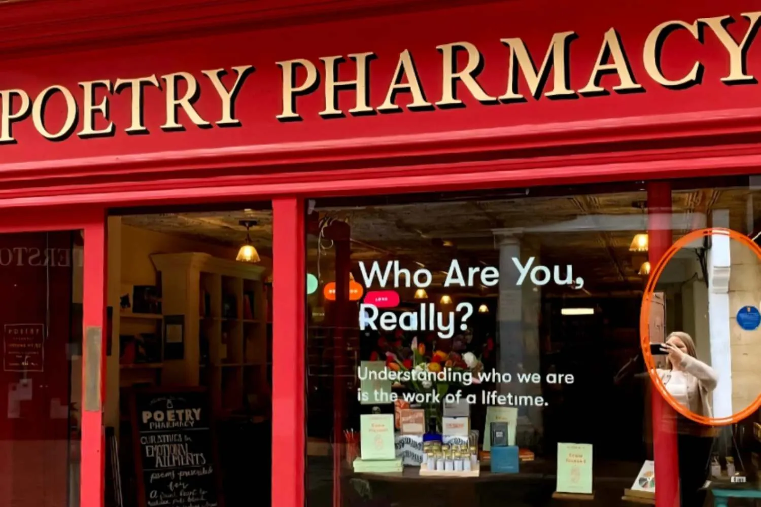 Alla Poetry Pharmacy di Londra vengono prescritte poesie come rimedi contro ansia, stress e cuori spezzati
