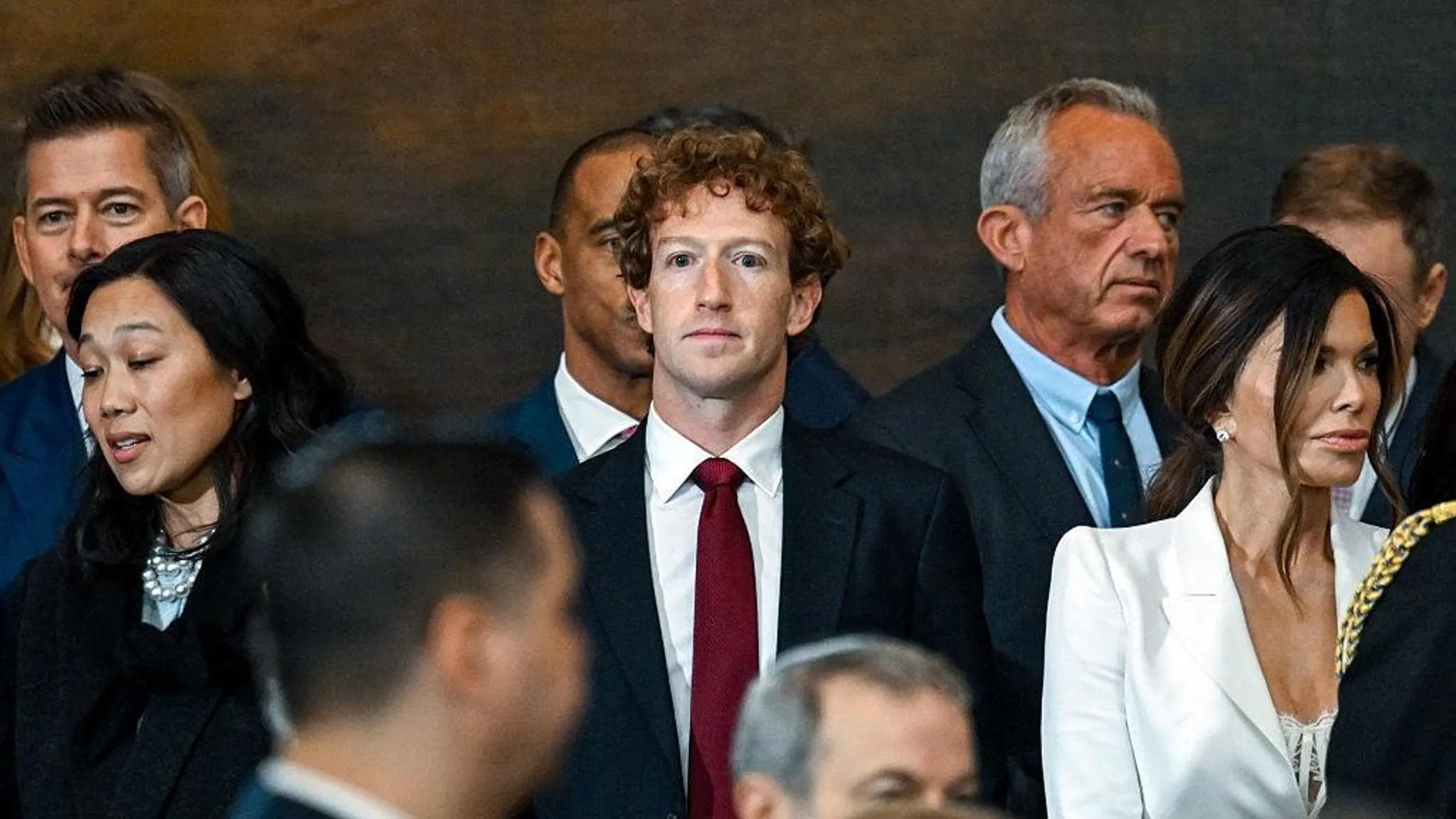 Zuckerberg difende i modelli cinesi e promette un’IA per tutti. Ma la sua è una lotta per il potere