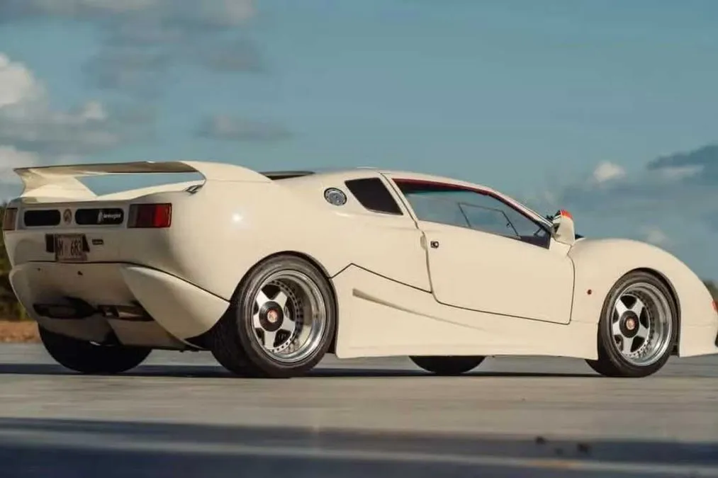 All’asta una delle supercar V12 più rare al mondo: c’è lo zampino di Lamborghini - HDmotori.it
