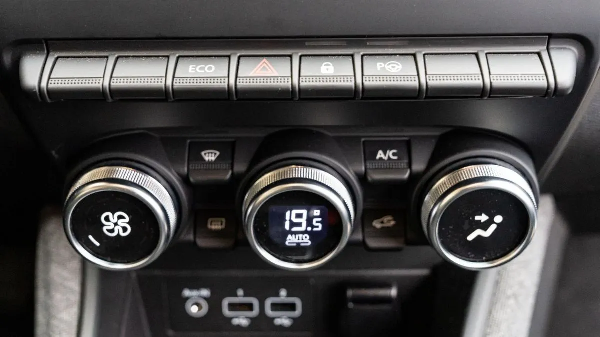 Troppi "touch" in auto, Renault frena: i tasti fisici non si toccano - HDmotori.it