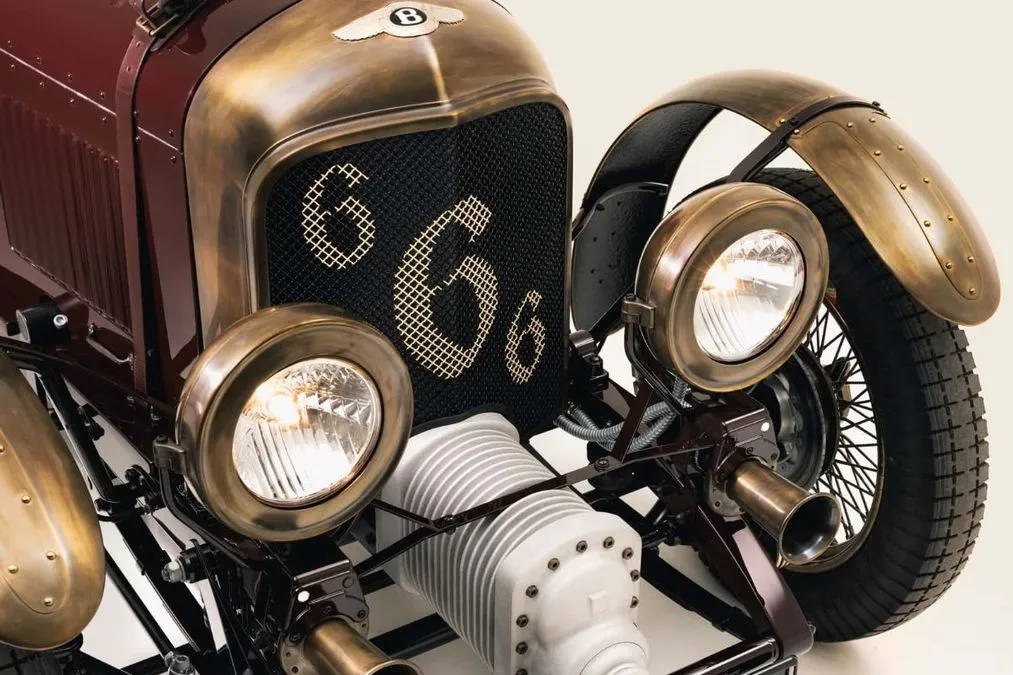La Bentley di Jason Momoa sembra uscita da un film degli anni ‘20 - HDmotori.it