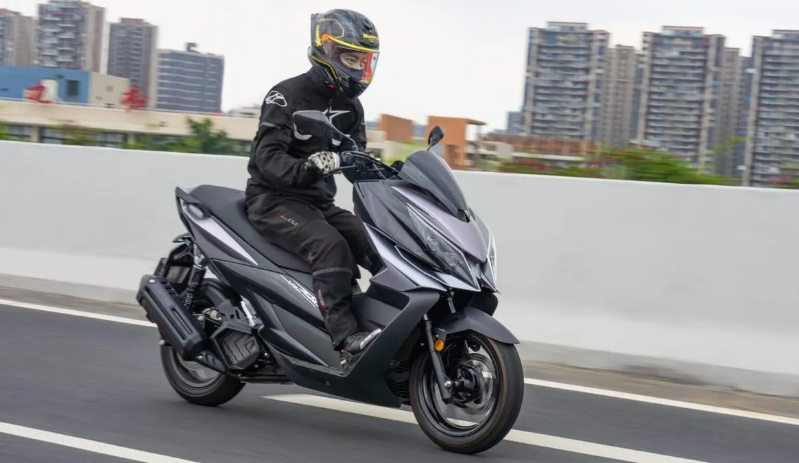 Zontes lancia il nuovo 125V: arriva il gemello più "cattivo" del 125X - HDmotori.it