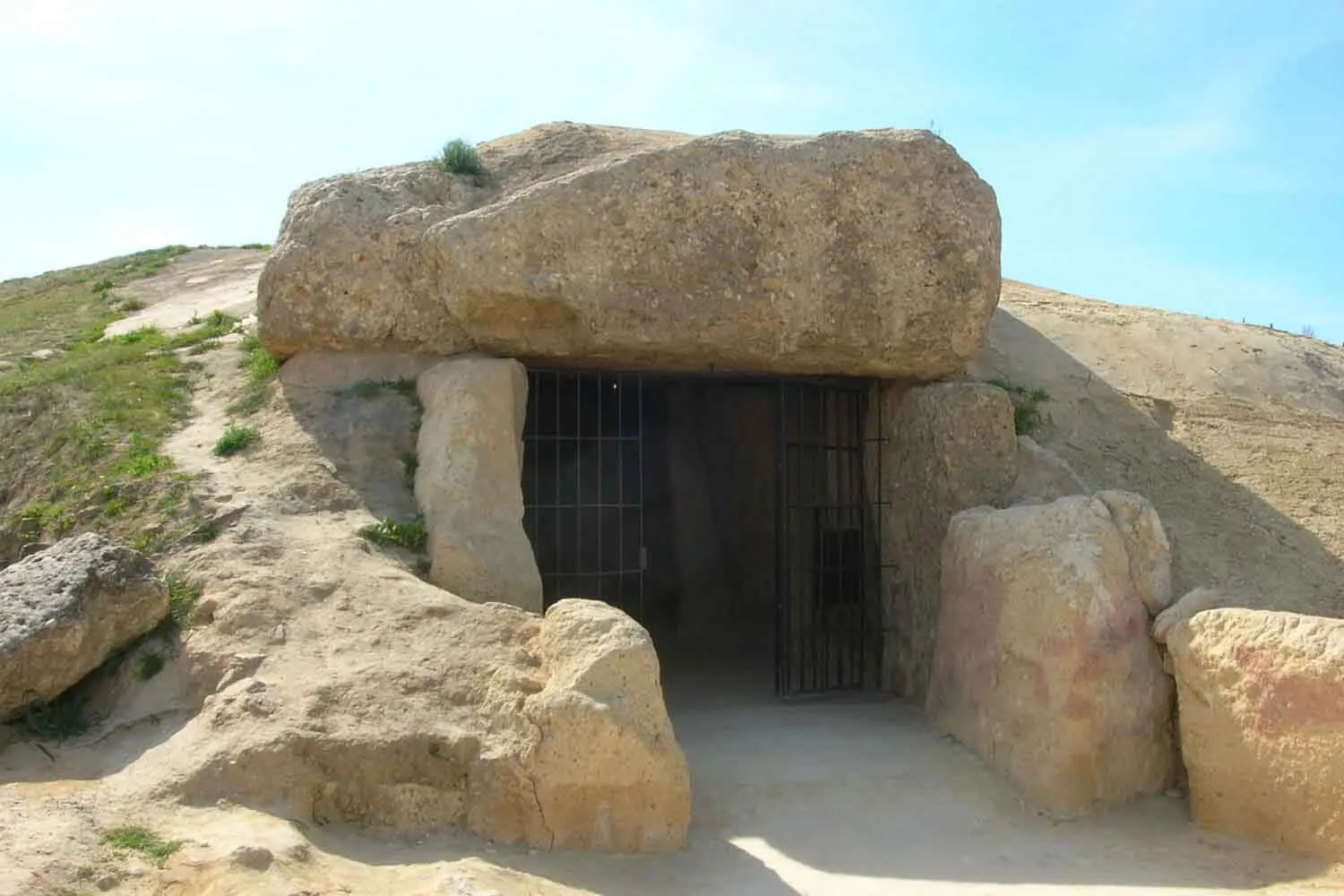 Questo dolmen spagnolo è più antico delle grandi pietre di Stonehenge: così resiste integro da quasi 6.000 anni