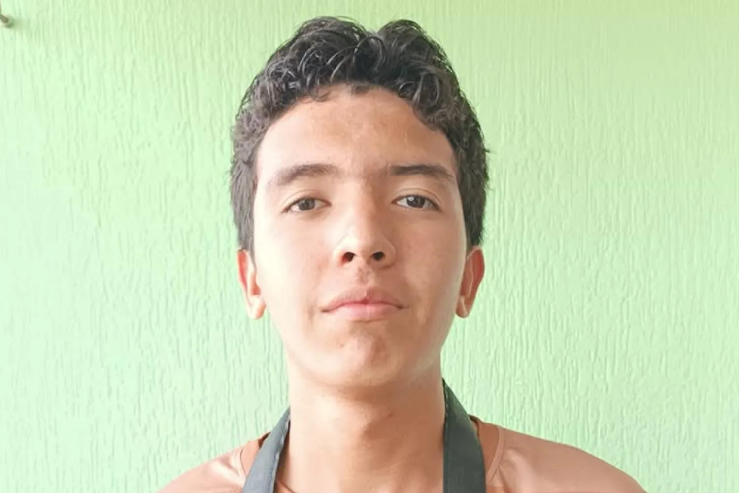A 14 anni vince il Premio Young Eco-Hero per il suo dispositivo che traduce il canto degli uccelli in vibrazioni (per i bambini sordi)