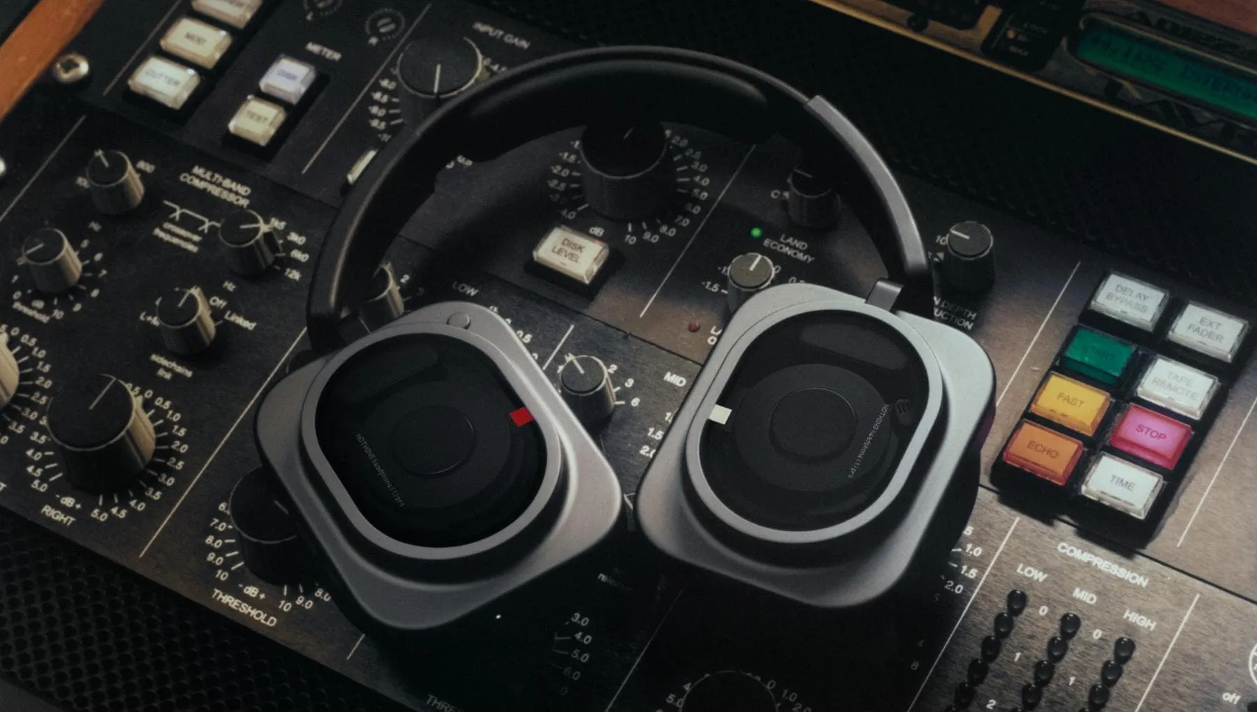 Nothing Headphone (1) Pro, la prova: il design si fa notare e il suono conquista