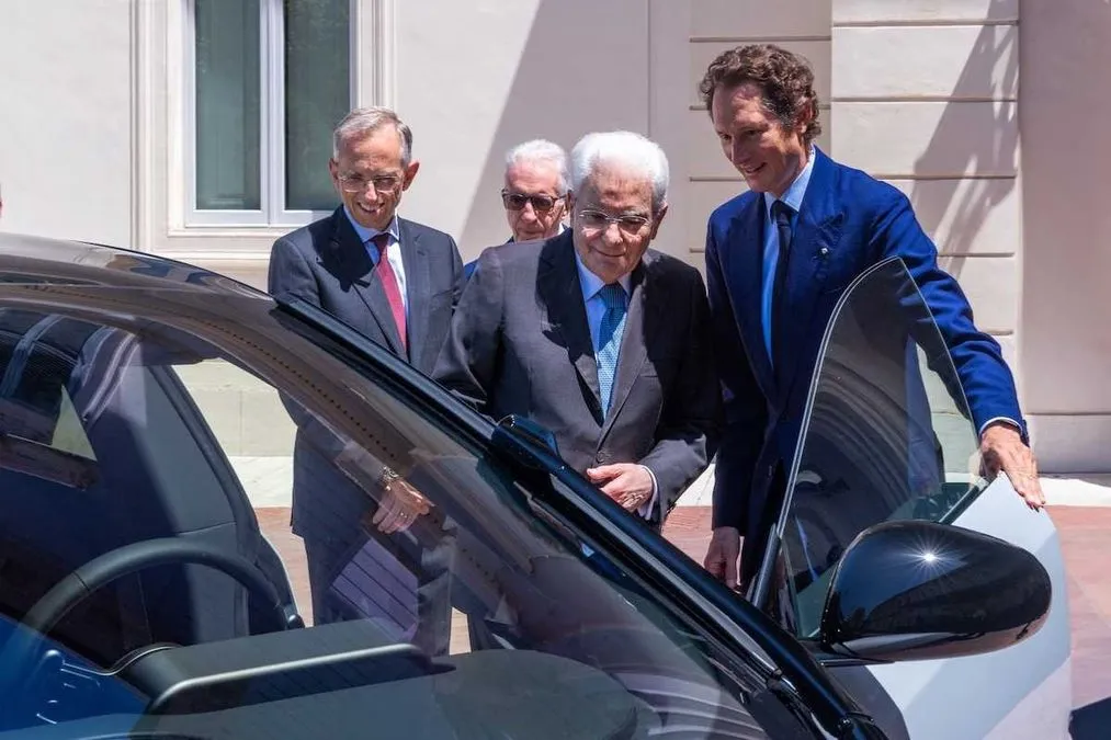 Ferrari Luce, presentata a Mattarella la prima elettrica di Maranello - HDmotori.it