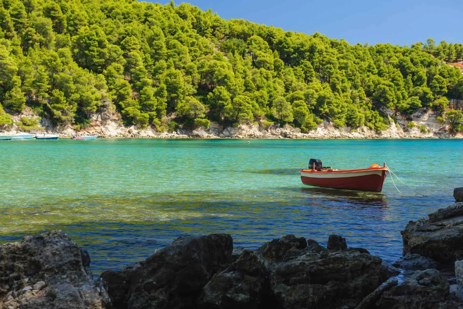 Questa isola greca è stata votata come "la destinazione più rilassante del mondo", con spiagge incontaminate e temperature di 25°C a giugno