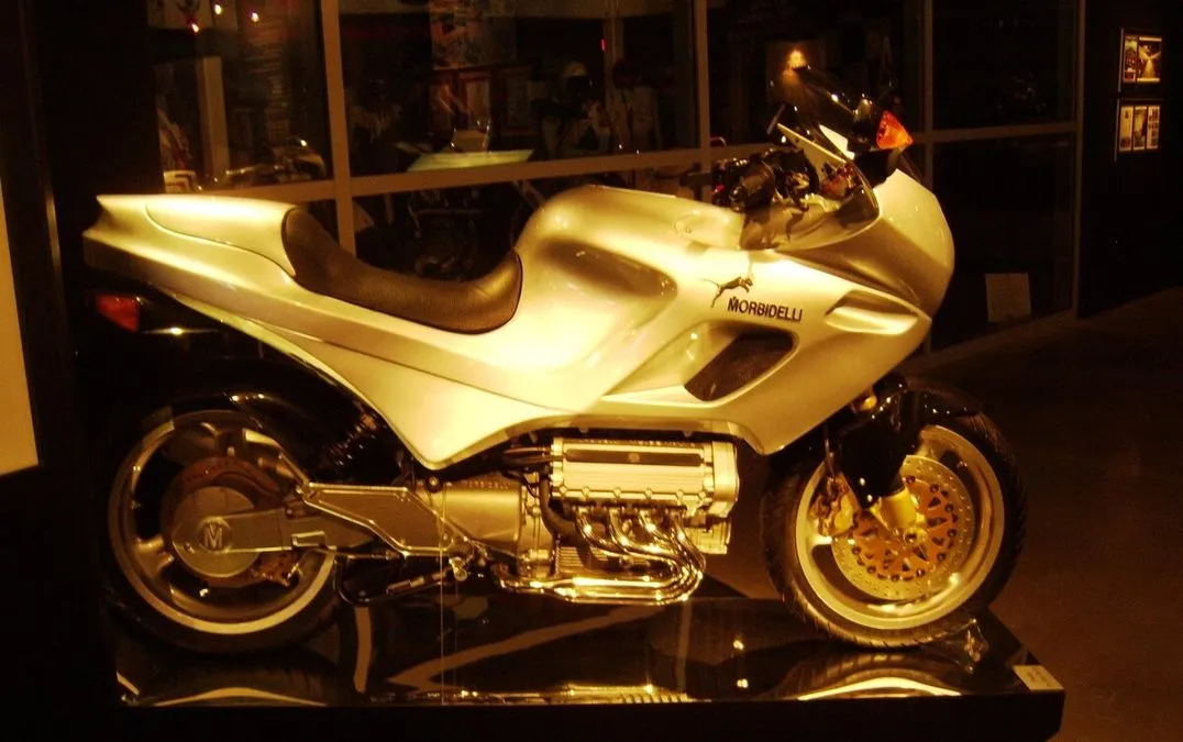 L'incredibile storia della superbike italiana tradita dal design: aveva un motore V8 - HDmotori.it
