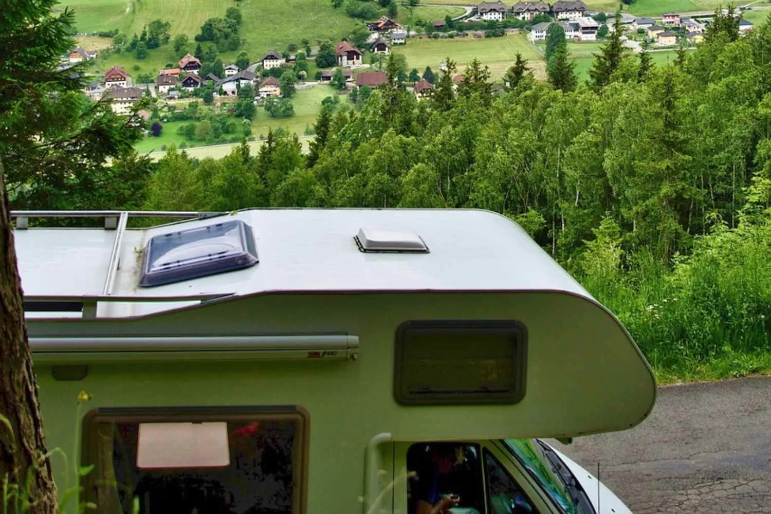 Patente B, si cambia: si potranno guidare camper e furgoni più pesanti ed elettrici (per incentivare la mobilità sostenibile)