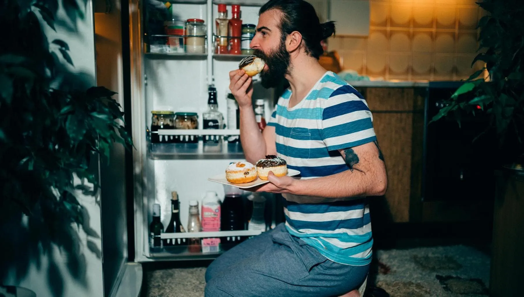 Mangiare di notte è un rischio per la salute del fegato