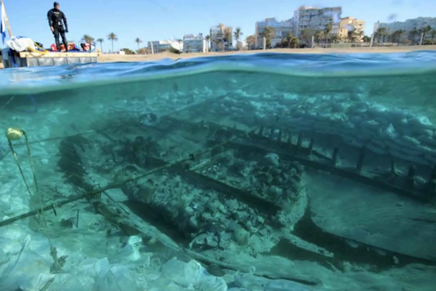 A Maiorca riemerge una nave romana di 1.700 anni con il suo carico di anfore e strumenti musicali quasi intatto