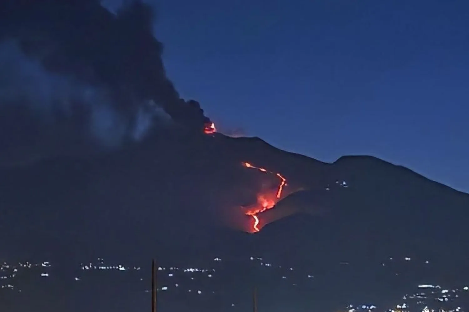 Etna, il magma che risale provoca fratture e terremoti, lo studio INGV che può aiutare la prevenzione del rischio vulcanico