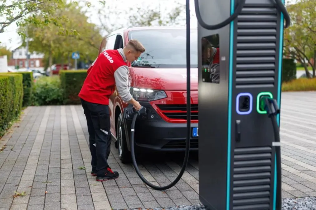 Volkswagen fornirà a Miele 840 Transporter elettrici per l'assistenza - HDmotori.it