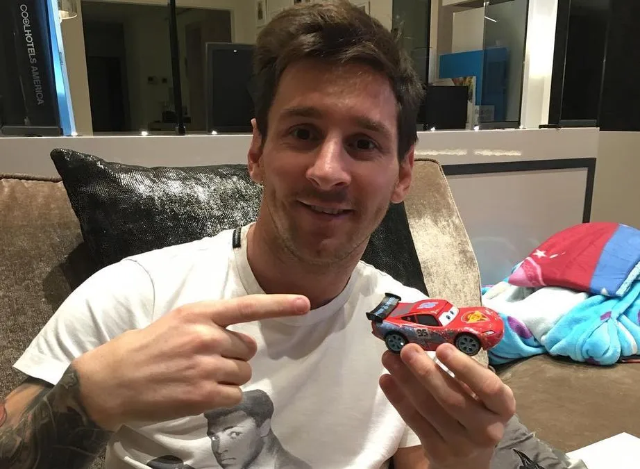 Messi parcheggia l'auto in salotto, il suo "rifugio" è da sogno - HDmotori.it