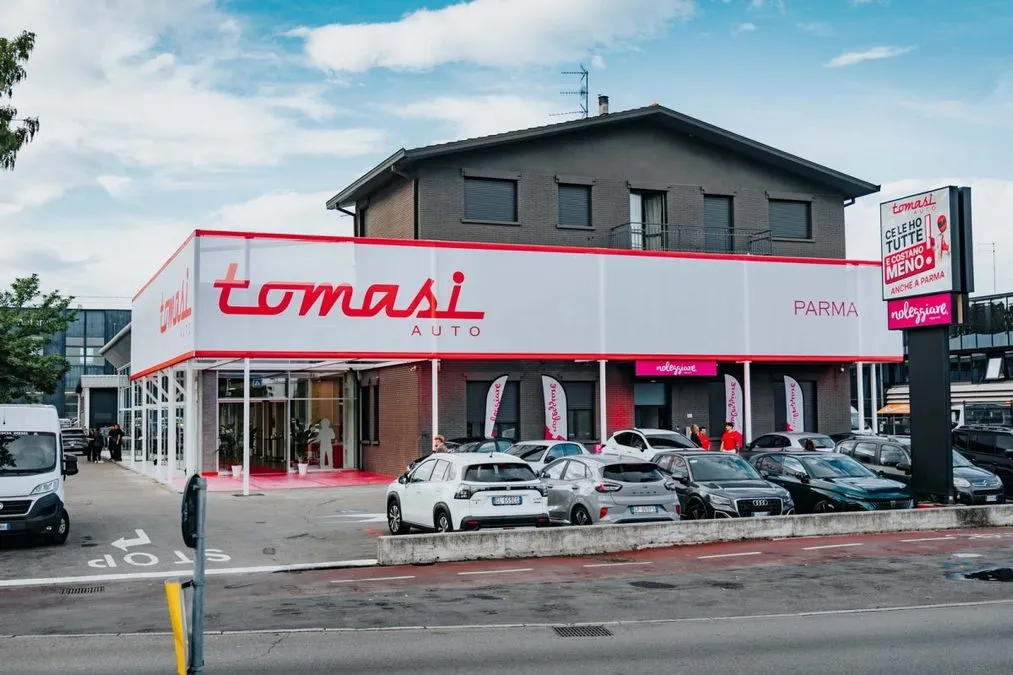 Tomasi Auto sbarca a Parma: inaugurato un maxistore dell'usato nella Motor Valley - HDmotori.it