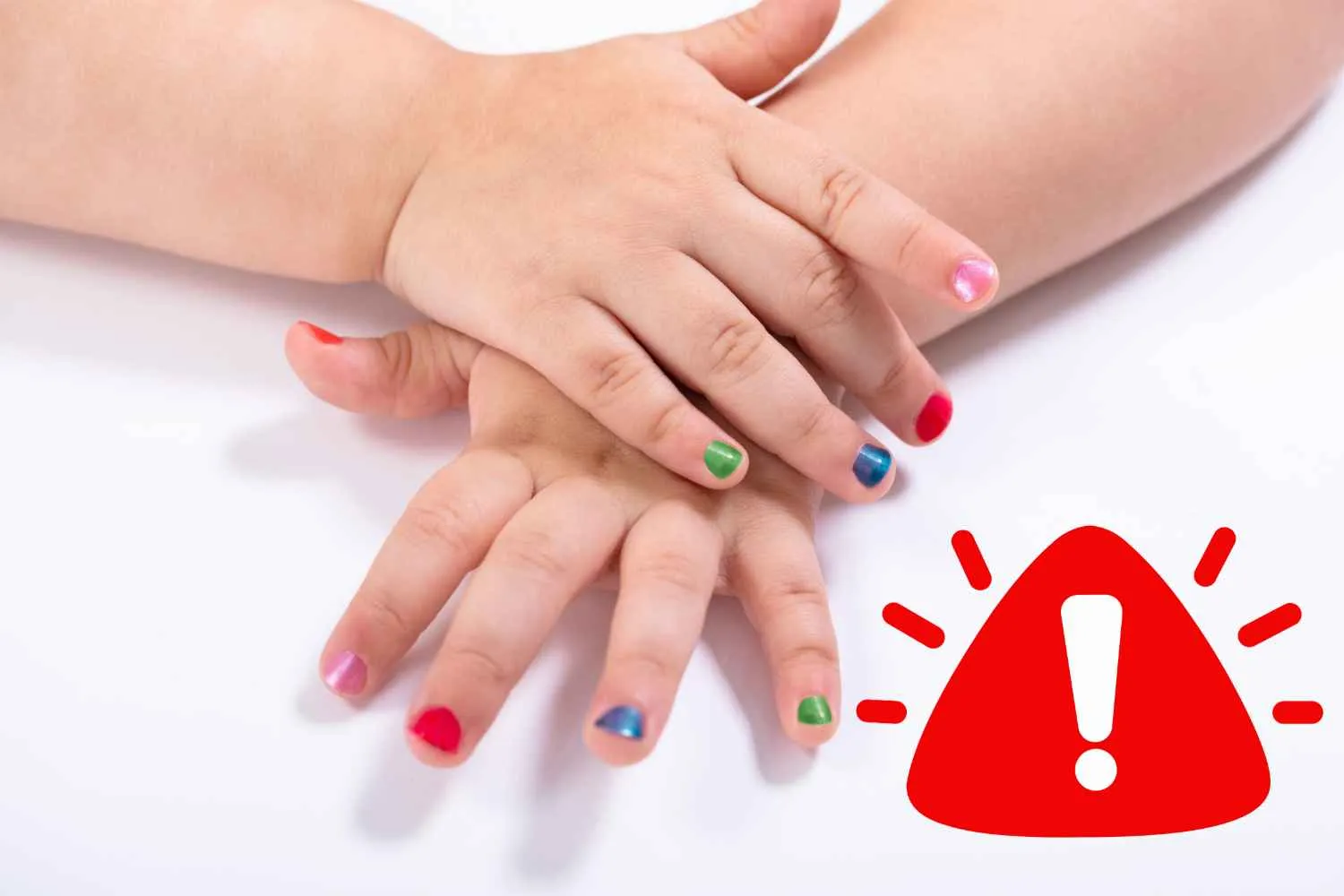 Smalti per bambini, sono davvero sicuri? Attenzione a fenossietanolo e biossido di titanio: ecco i 4 peggiori del test
