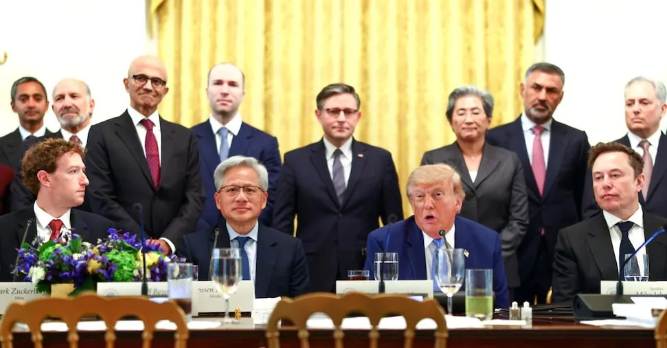 Trump incassa la foto con le Big Tech, la sicurezza dell’AI resta volontaria