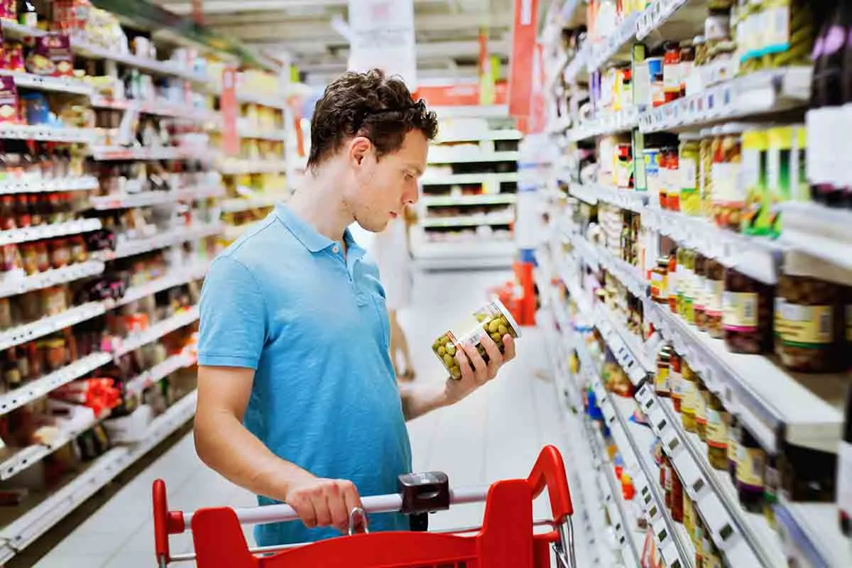 Conservanti alimentari sotto accusa: lo studio che li collega a un maggior rischio di ipertensione e malattie cardiovascolari