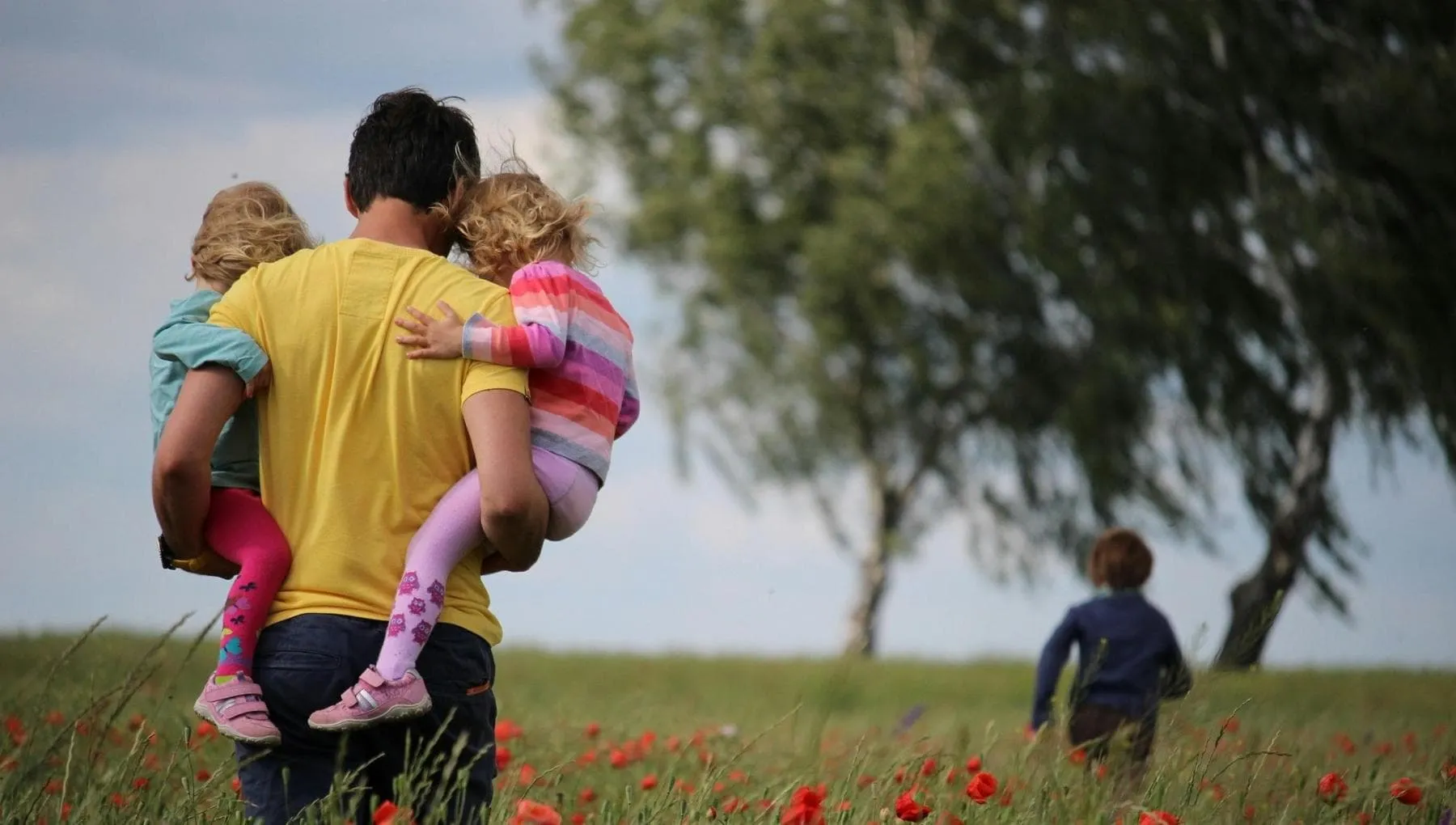 Come smettere di essere genitori ansiosi e aiutare i figli a crescere più sicuri