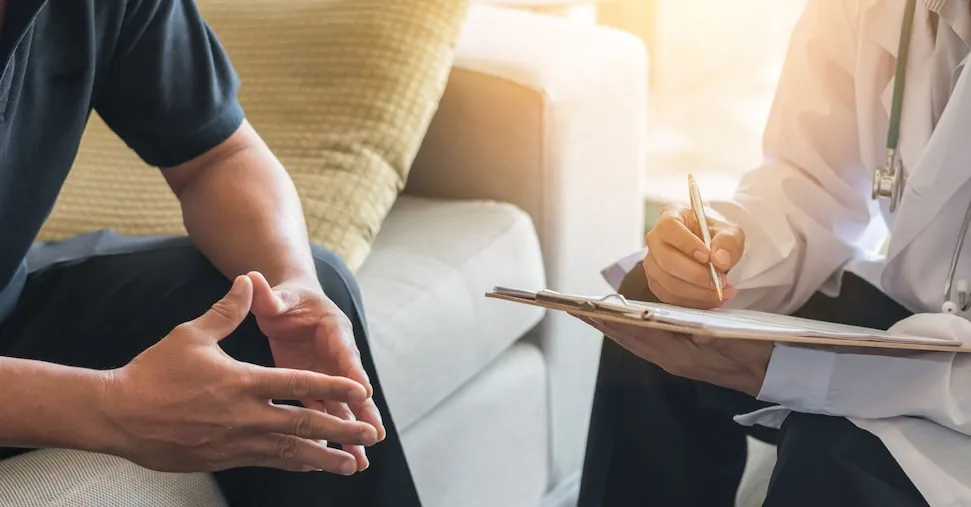 Tumore alla prostata: la rivoluzione di cure e diagnosi, cruciale controllarsi dai 50 anni